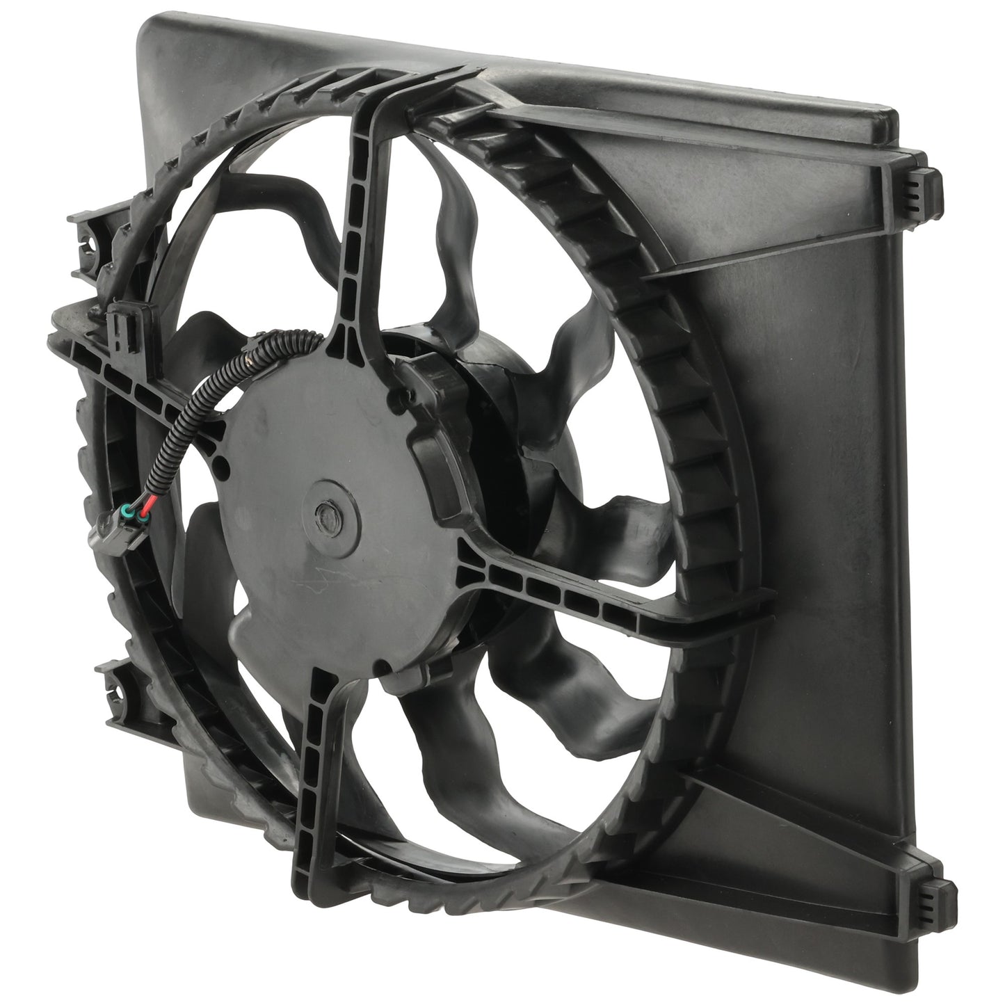 Вентилятор конденсатора кондиционера — лопасть вентилятора со стороны пассажира, двигатель и кожух