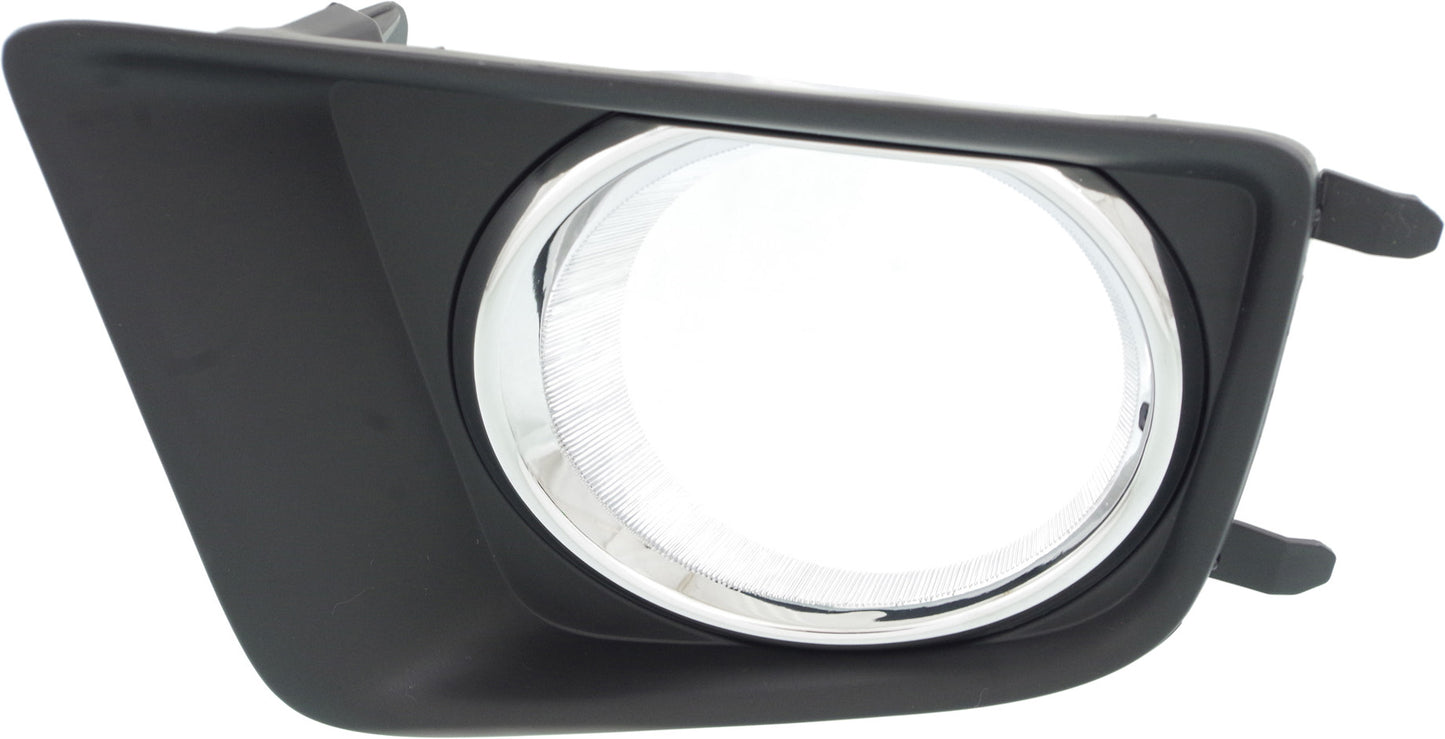 Передняя противотуманная фара со стороны водителя с хромированной окантовкой