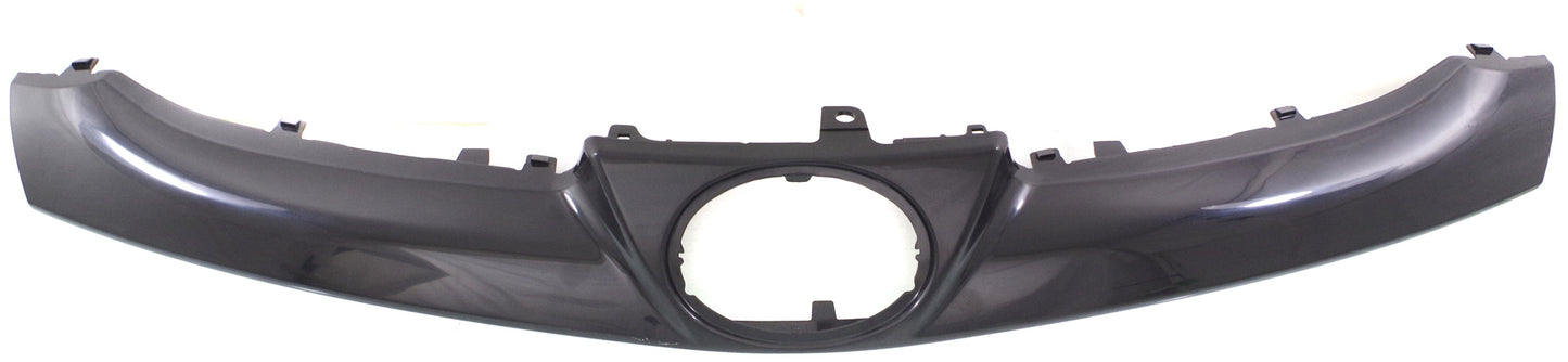 Отделка решетки радиатора, верхняя, окрашена в черный цвет