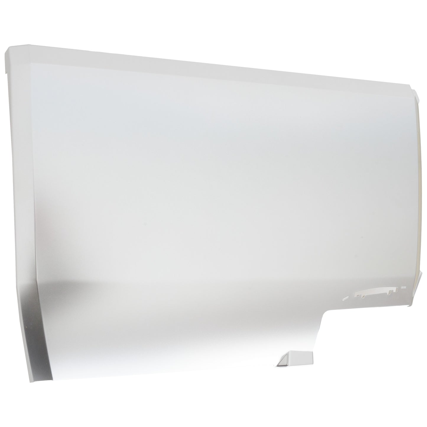 Задний бампер со стороны водителя, окрашенный в серебристый цвет