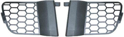 Решетки бампера спереди, со стороны водителя и пассажира, грунтованные