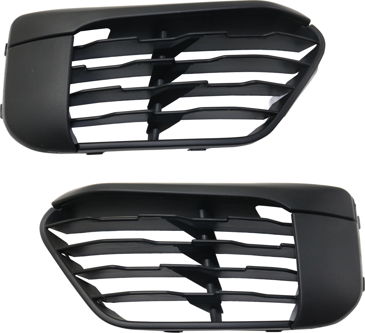 Решетки бампера спереди, со стороны водителя и пассажира, текстурированные черные