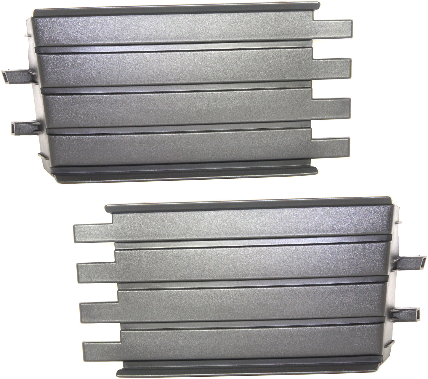 Передняя часть бампера, со стороны водителя и пассажира, нижняя решетка, краска в тон