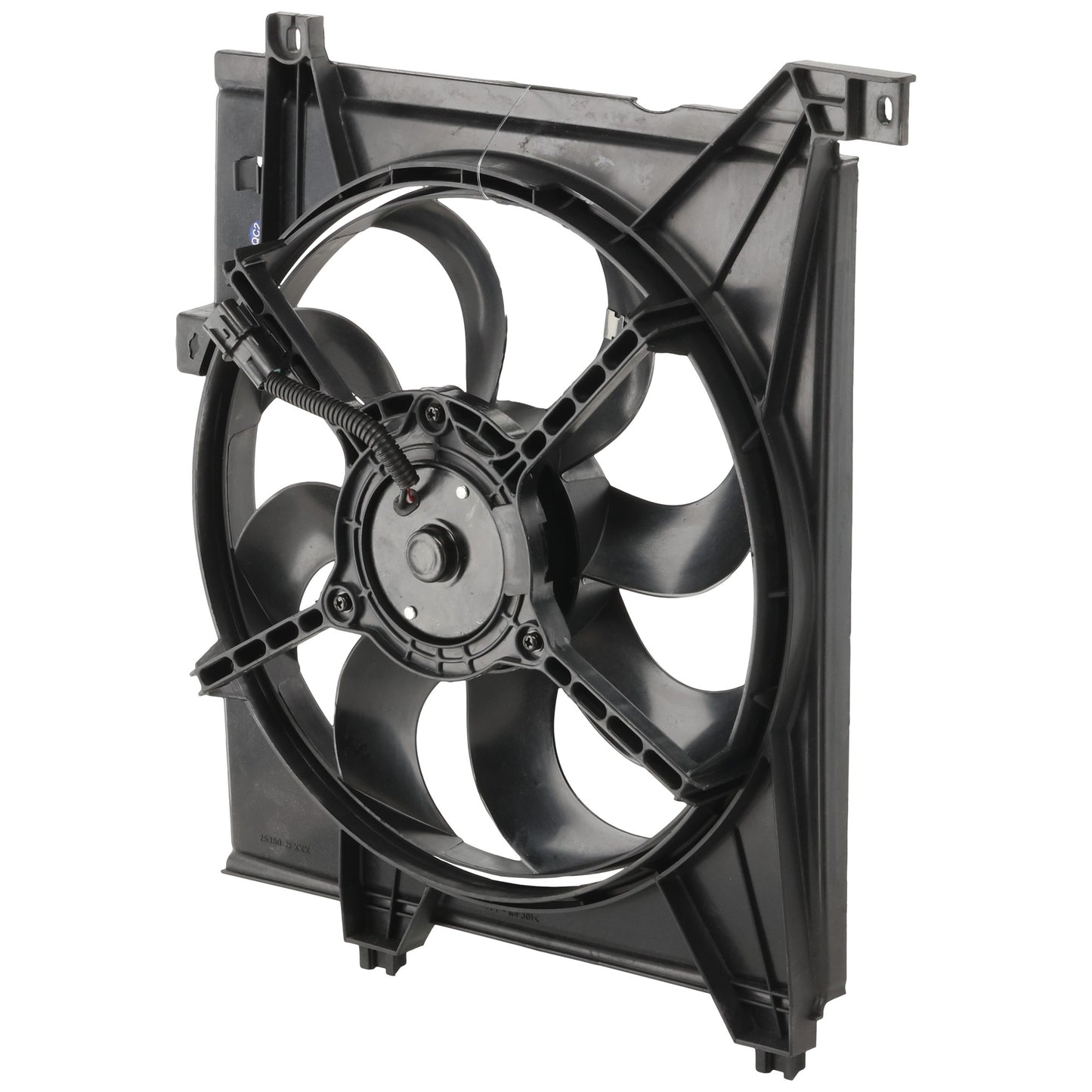 Вентилятор радиатора — лопасть вентилятора со стороны водителя, двигатель и кожух