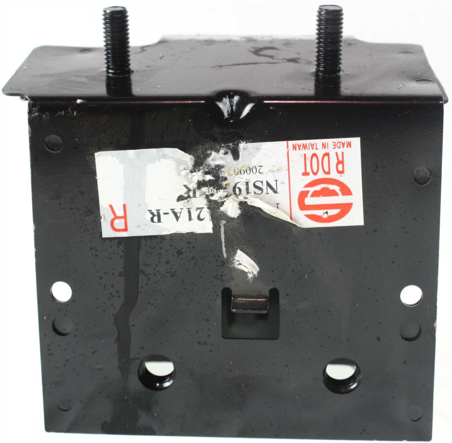 Кронштейн бампера передний, со стороны пассажира