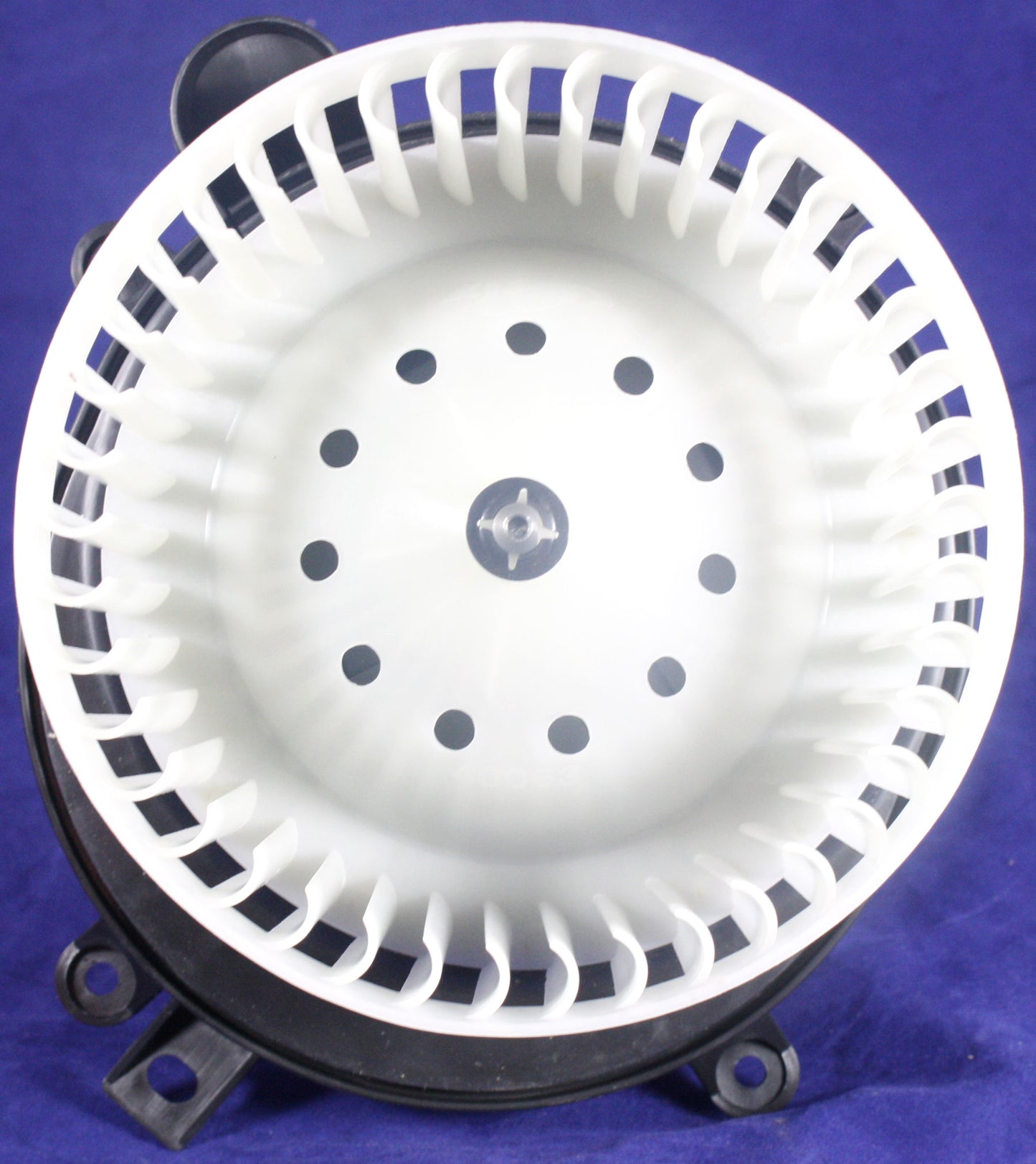 Электродвигатель вентилятора, для моделей без турбонаддува