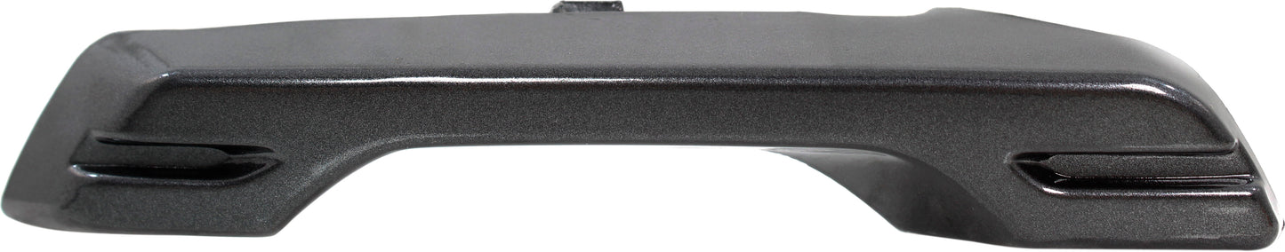 Передняя часть, со стороны водителя, нижняя часть противотуманных фар, нижний молдинг, грунтованный