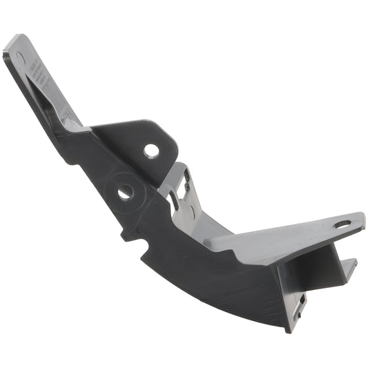 Задняя часть седана, со стороны пассажира, нижняя часть бампера, грунтованный пластик