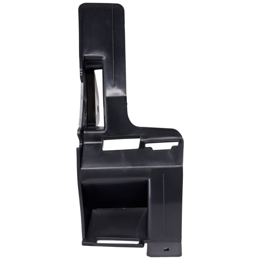 Задняя часть седана, сторона водителя, нижняя часть бампера, грунтованный пластик