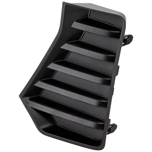 Передняя часть пикапа Crew Cab, решетка бампера со стороны водителя, текстурированная