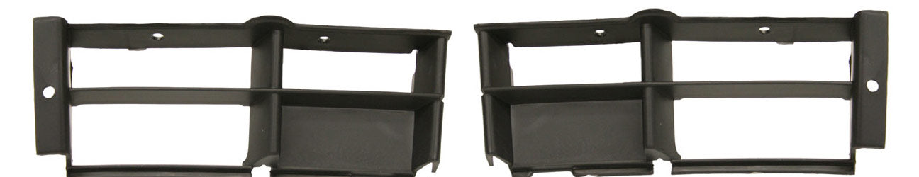 Решетки бампера спереди, со стороны водителя и пассажира, грунтованные