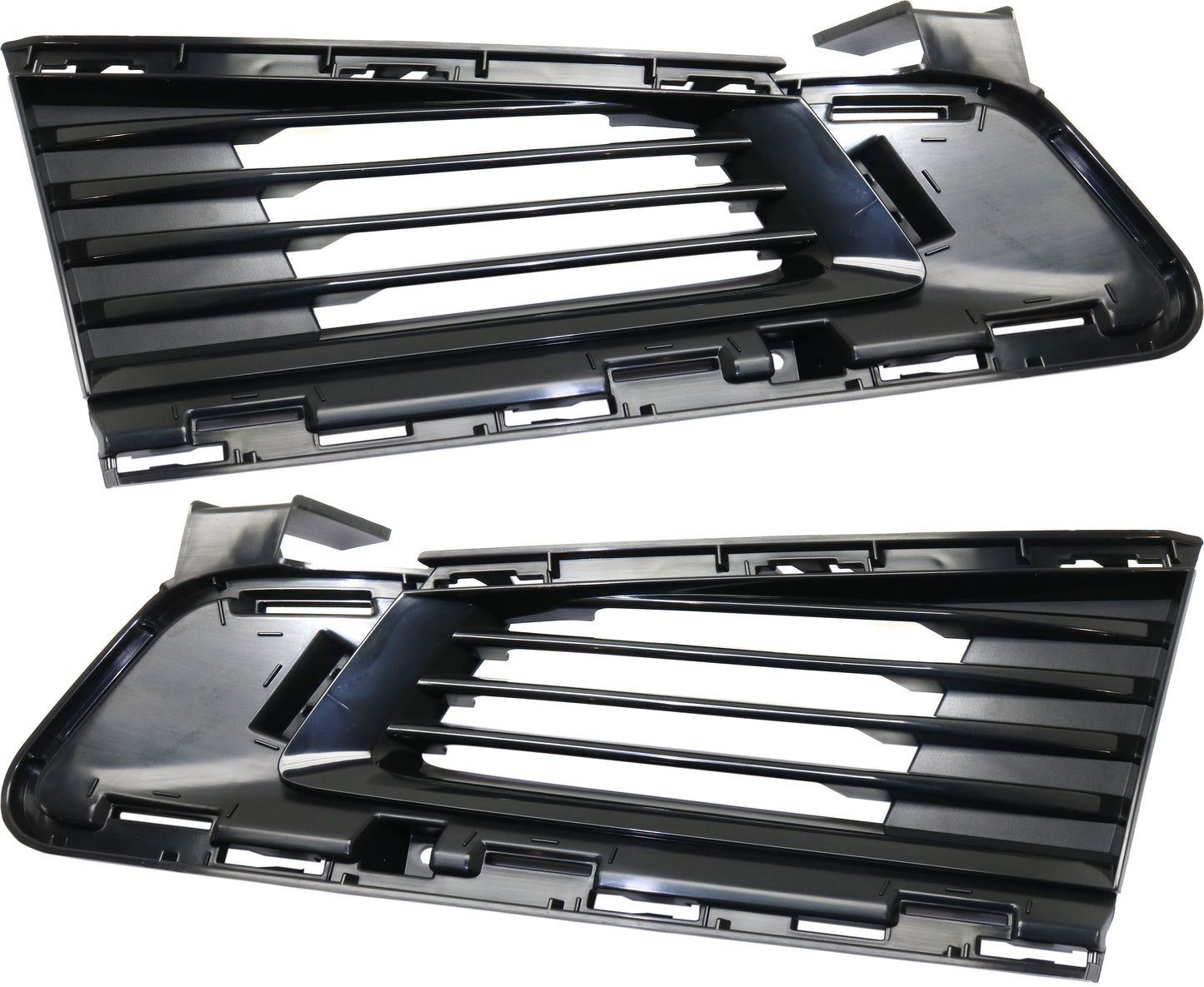 Решетки бампера спереди, со стороны водителя и пассажира, текстурированные черные