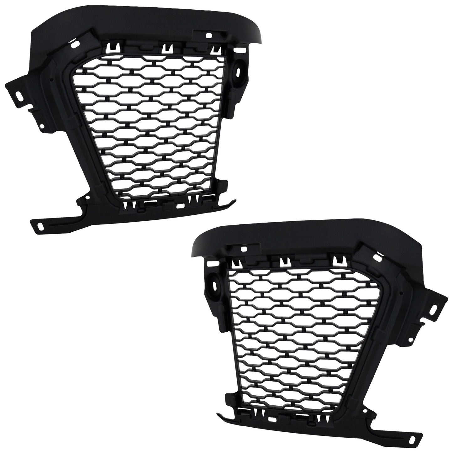 Решетки бампера со стороны водителя и пассажира, окрашены в черный цвет