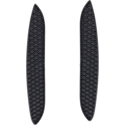 Внутренняя решетка бампера сзади, со стороны водителя и пассажира, текстурированная черная