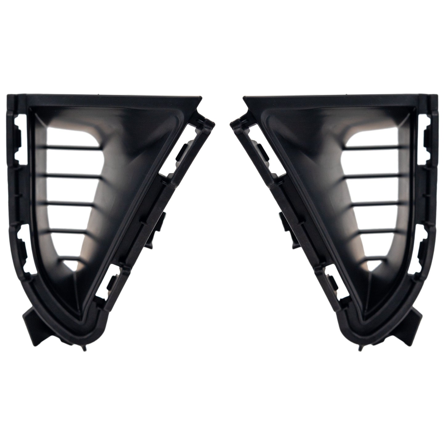 Решетки бампера спереди, со стороны водителя и пассажира, текстурированные черные